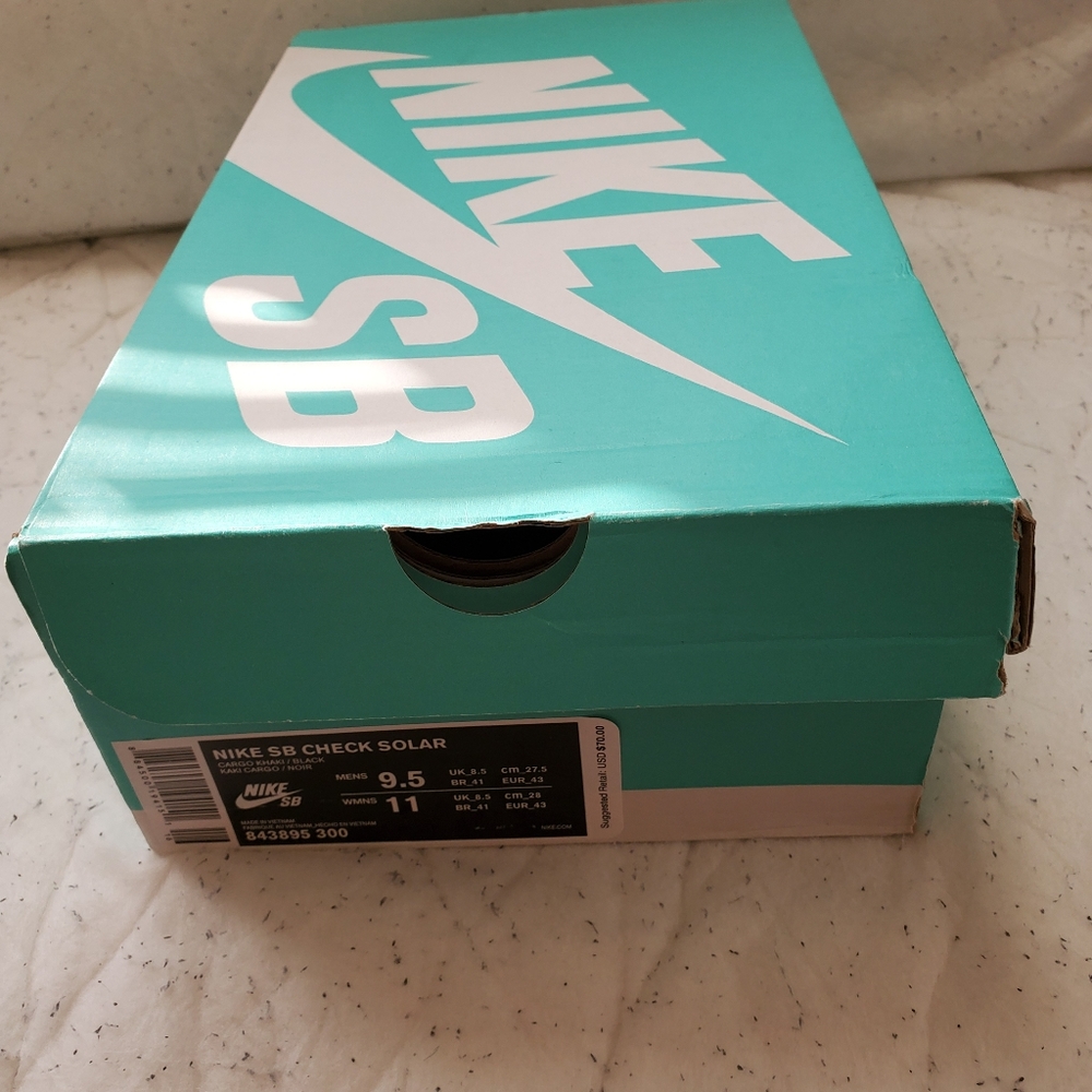 Shoes - Picture 7 of 9